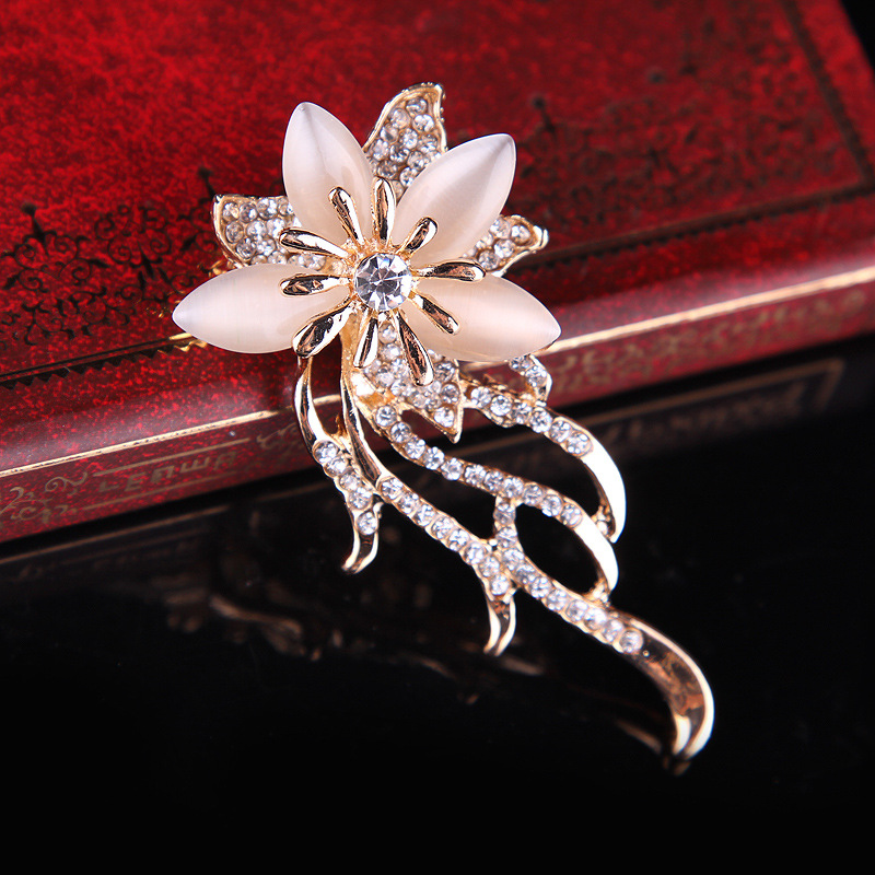 Vintage-Broschen mit Katzenaug – Women Accessories Bouquet Bewertung und Preis